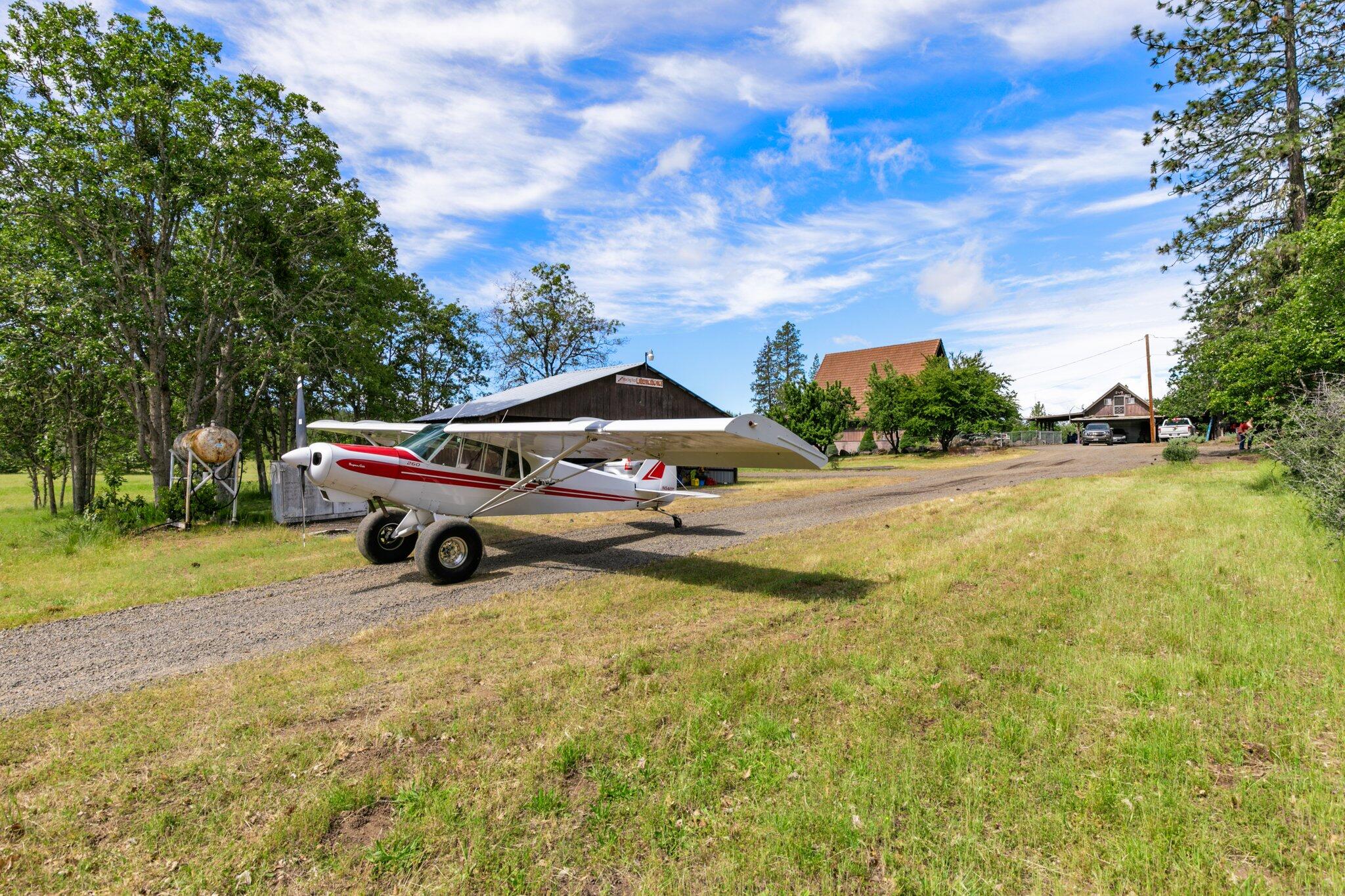 1875 Crowfoot Road Eagle Point, OR 97524 - Photo 22 of 27 Airplane
