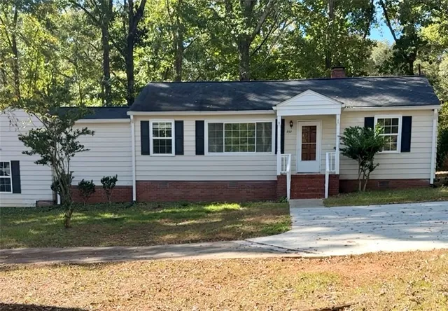$2,200 | 939 Chester Circle, Pendleton, SC 29670