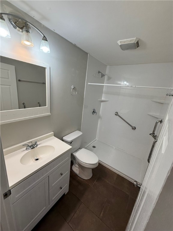 939 Chester Circle Pendleton, SC 29670 - Photo 9 of 18 main level bathroom