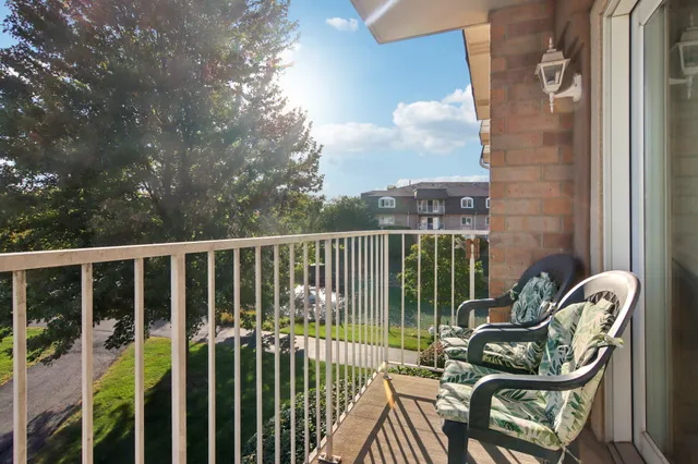 $199,900 | 810 Swan Drive, Unit 2A, Dyer, IN 46311