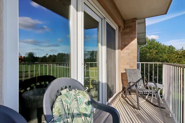 $199,900 | 810 Swan Drive, Unit 2A, Dyer, IN 46311