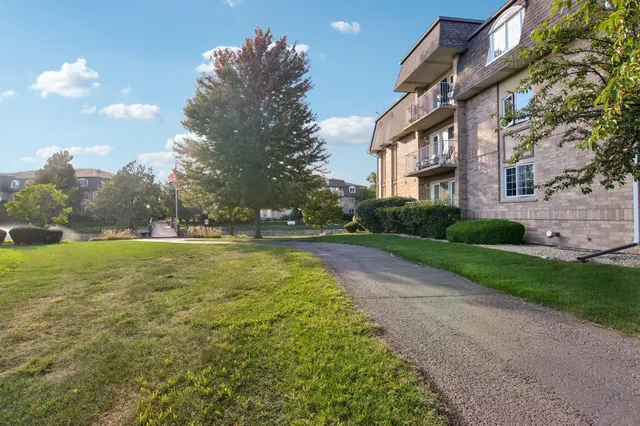 $199,900 | 810 Swan Drive, Unit 2A, Dyer, IN 46311