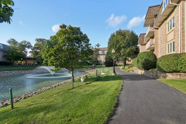 $199,900 | 810 Swan Drive, Unit 2A, Dyer, IN 46311