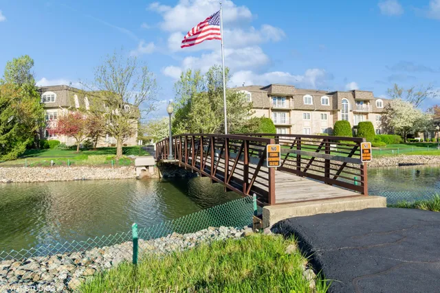 $199,900 | 810 Swan Drive, Unit 2A, Dyer, IN 46311