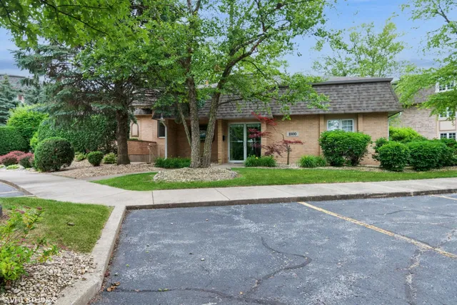 $199,900 | 810 Swan Drive, Unit 2A, Dyer, IN 46311