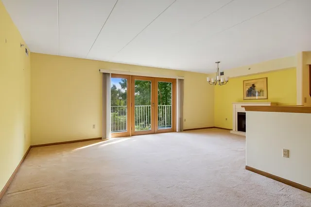 $199,900 | 810 Swan Drive, Unit 2A, Dyer, IN 46311