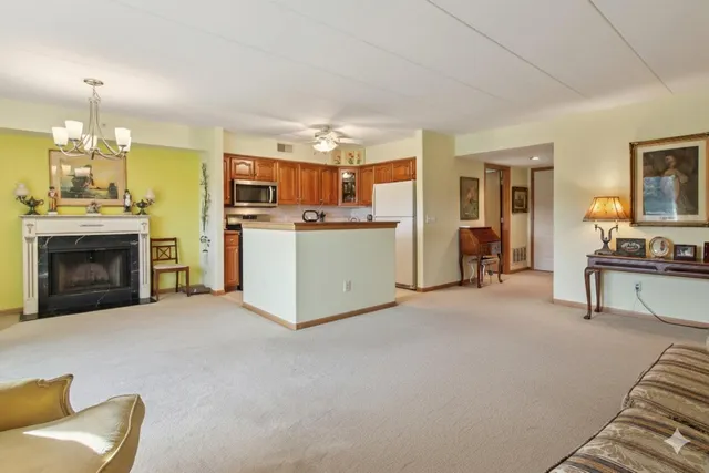 $199,900 | 810 Swan Drive, Unit 2A, Dyer, IN 46311