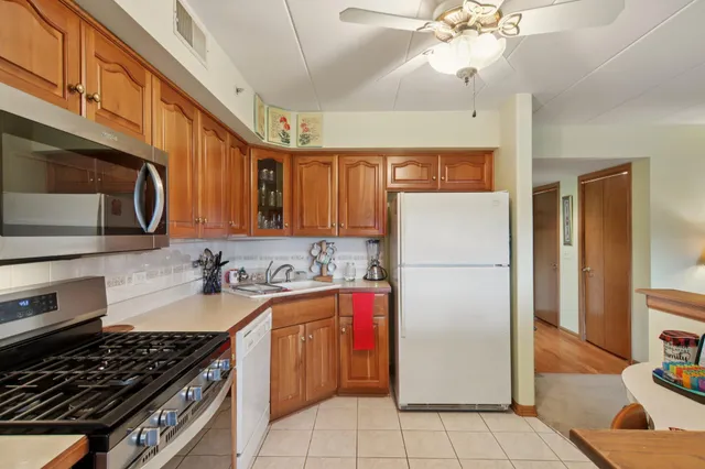 $199,900 | 810 Swan Drive, Unit 2A, Dyer, IN 46311