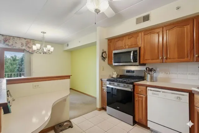 $199,900 | 810 Swan Drive, Unit 2A, Dyer, IN 46311