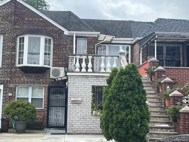 $1,069,000 | 71-22 Calamus Avenue | Maspeth