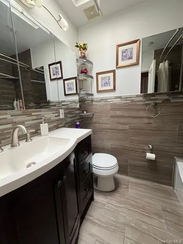 $1,069,000 | 71-22 Calamus Avenue | Maspeth