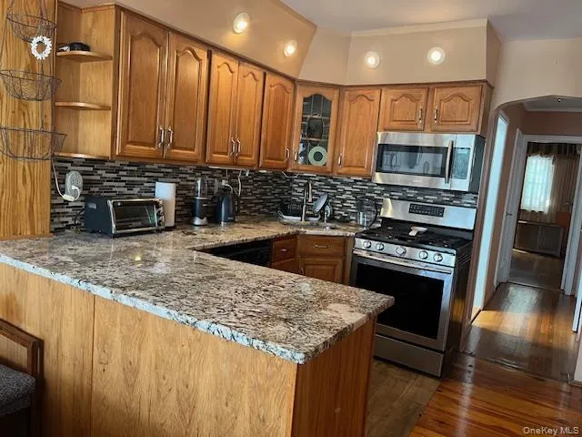 $1,069,000 | 71-22 Calamus Avenue | Maspeth