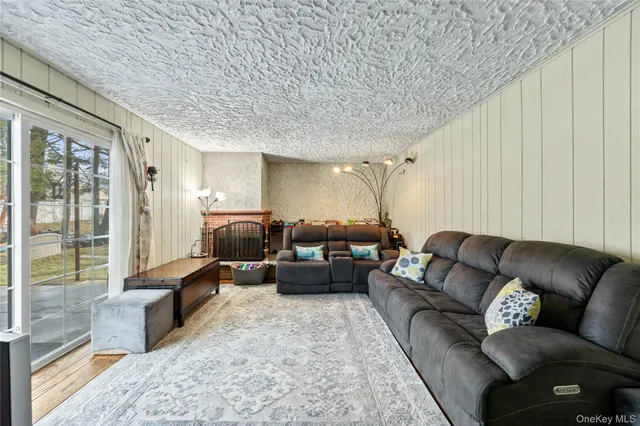 $999,000 | 18 Oxford Court, Hillcrest, NY 10977