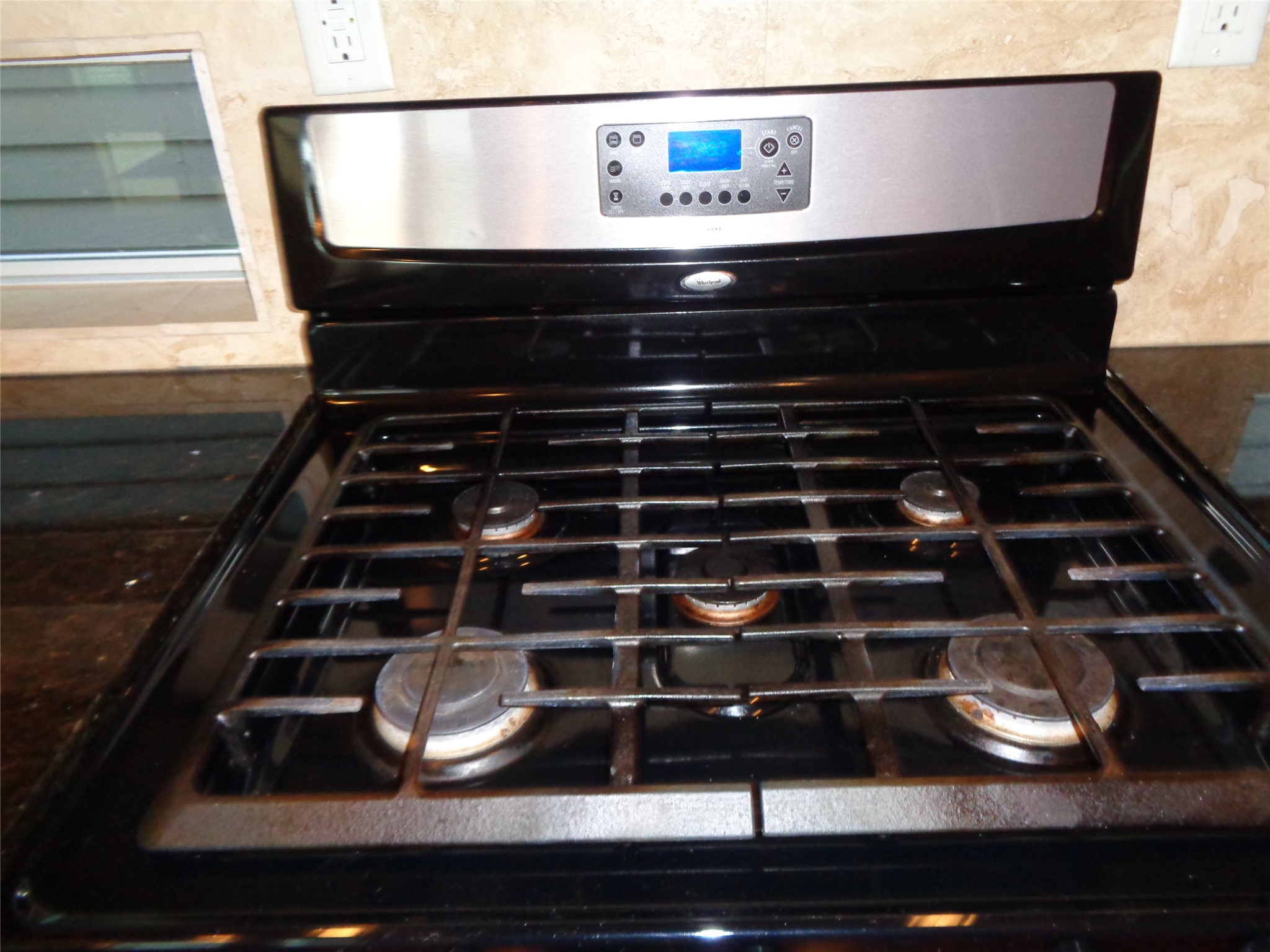 1137 West 24th Street, Unit A Houston, TX 77008 - Photo 12 of 40 a close view of stove