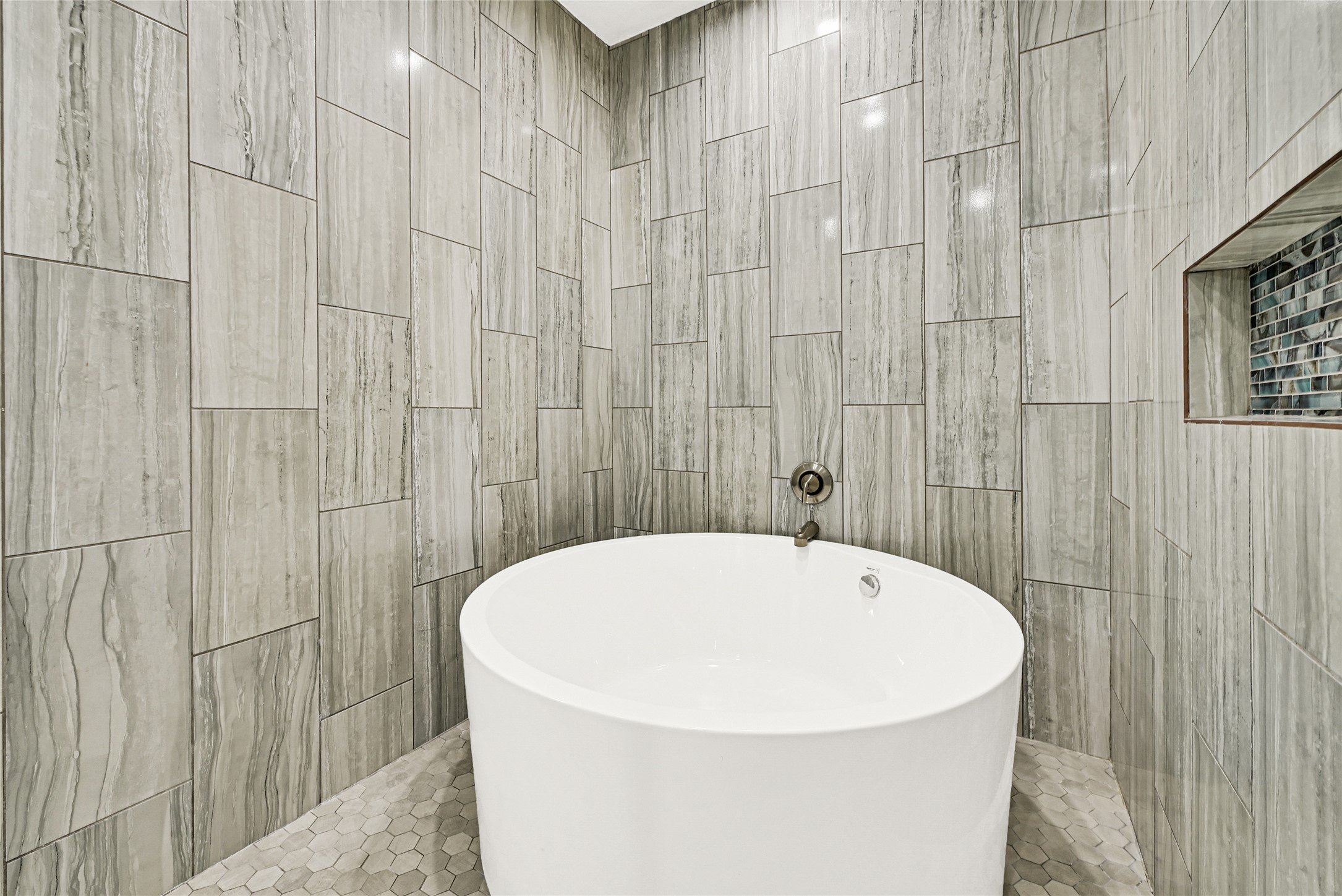 4821 1st Street Houston, TX 77504 - Photo 30 of 48 a bathroom with a bathtub