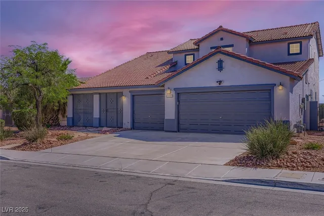 $599,999 | 8061 Petunia Flower Way, Las Vegas, NV 89147