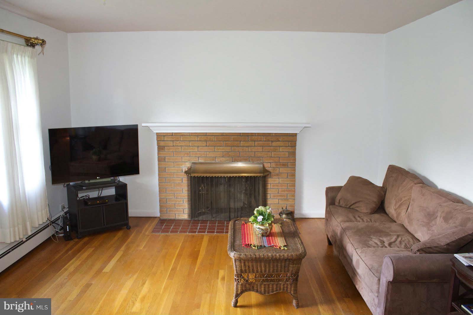 16004 Kerr Road Laurel, MD 20707 - Photo 2 of 23 Living Room