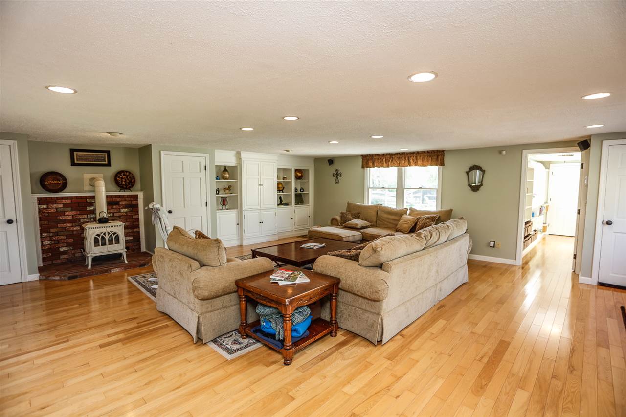 79 Dearborn Road Auburn, NH 03032 - Photo 13 of 40