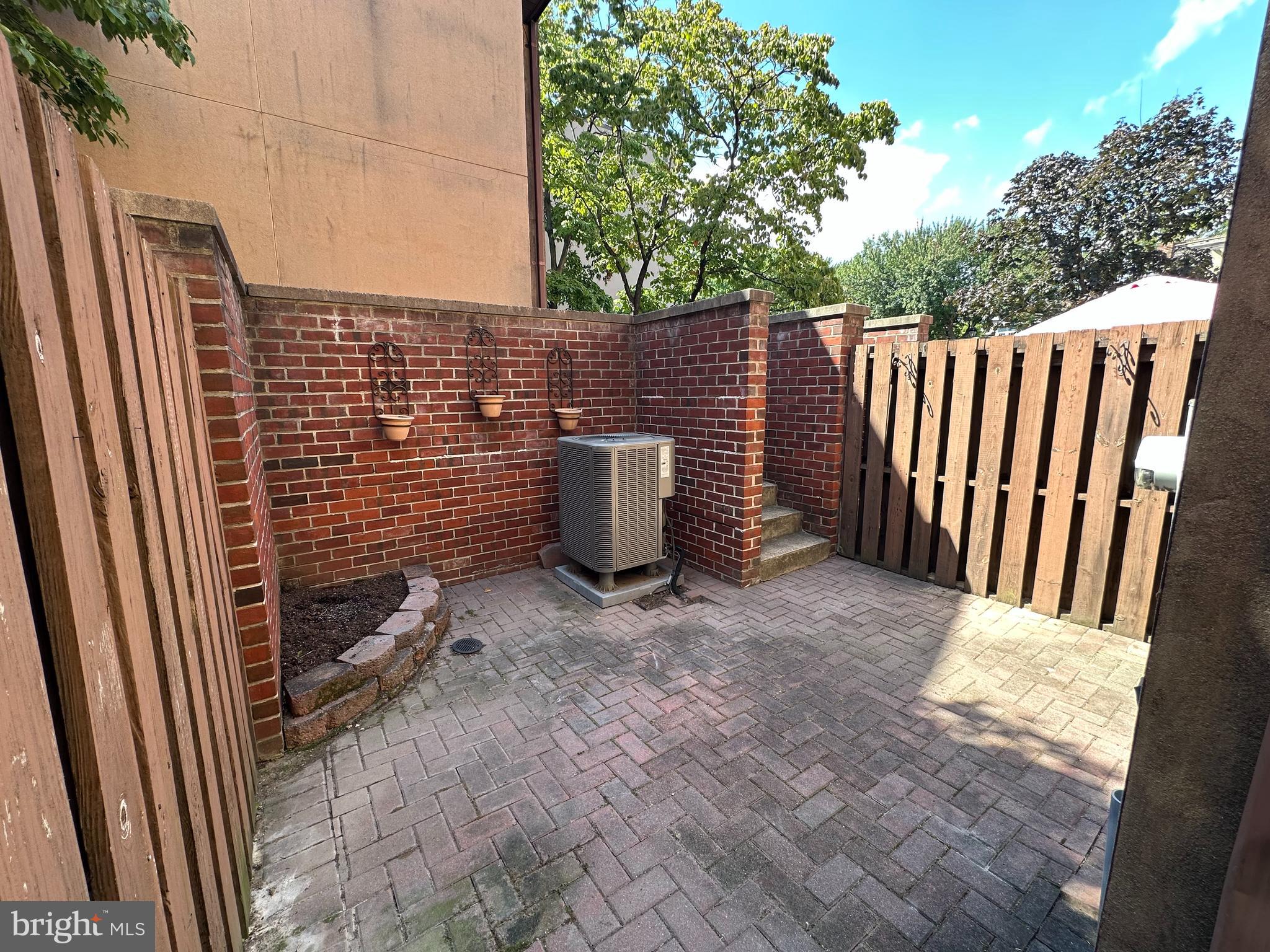 630 South Hanover Street Baltimore, MD 21230 - Photo 18 of 55 a view of a backyard with wooden fence and a bench