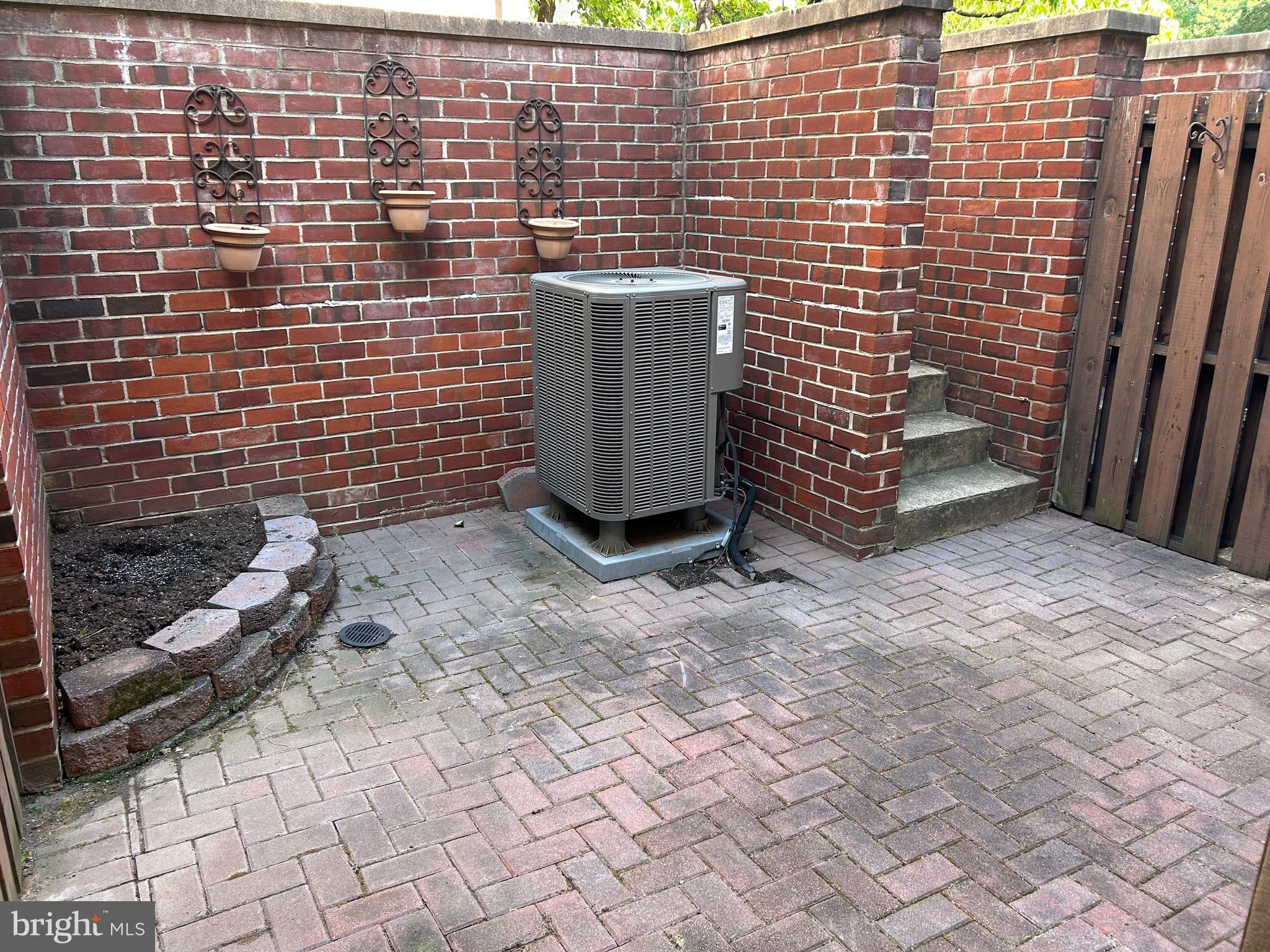 630 South Hanover Street Baltimore, MD 21230 - Photo 19 of 55 a view of outdoor space