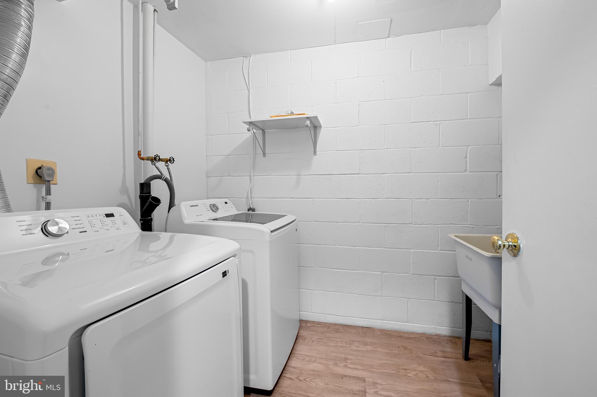 630 South Hanover Street Baltimore, MD 21230 - Photo 37 of 55 a bathroom with a sink a toilet and shower