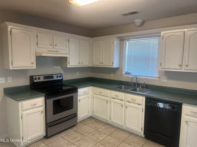 $1,850 | 10860 Ridgefield Drive, Olive Branch, MS 38654