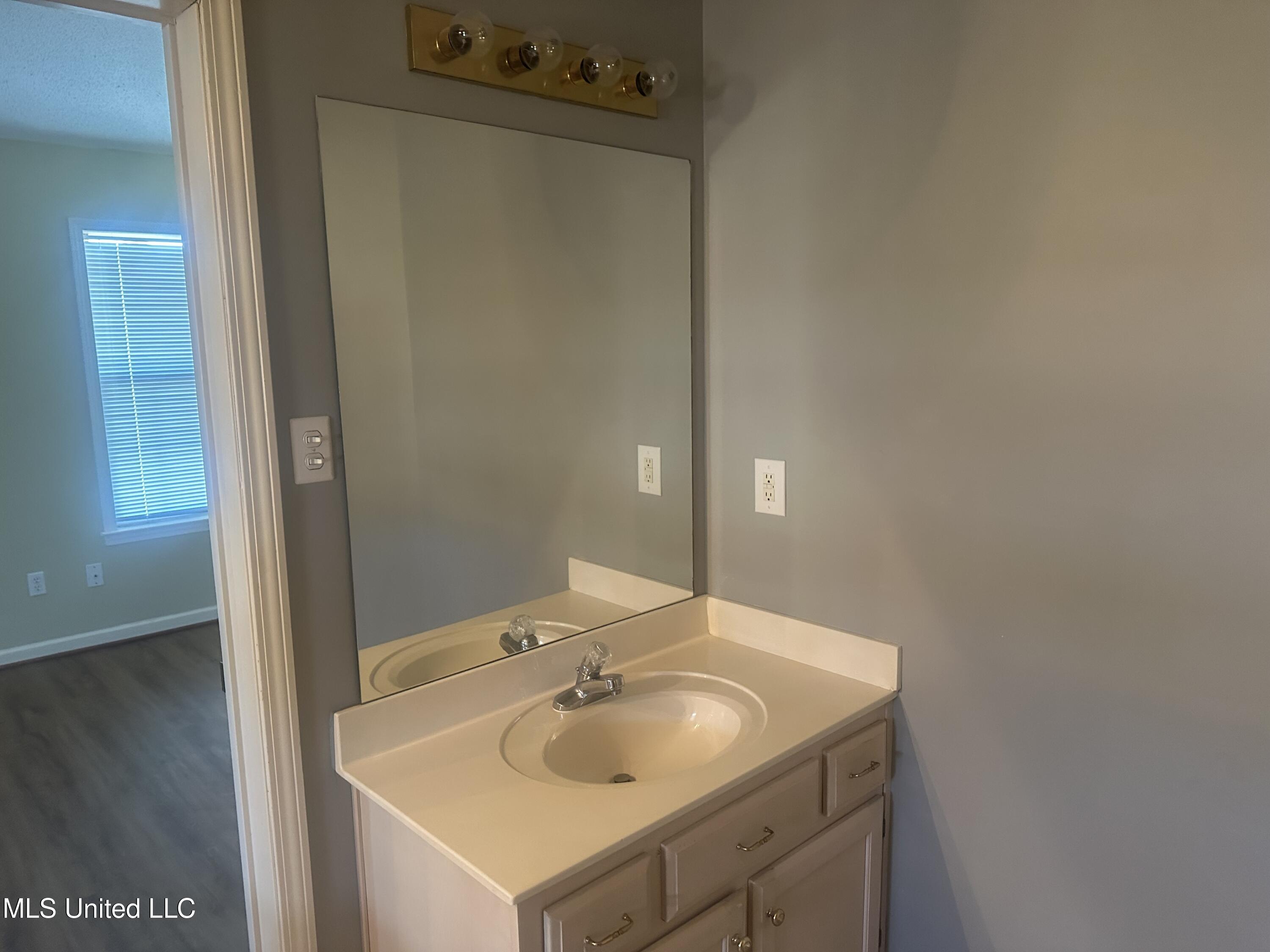 10860 Ridgefield Drive Olive Branch, MS 38654 - Photo 9 of 13 IMG_6607