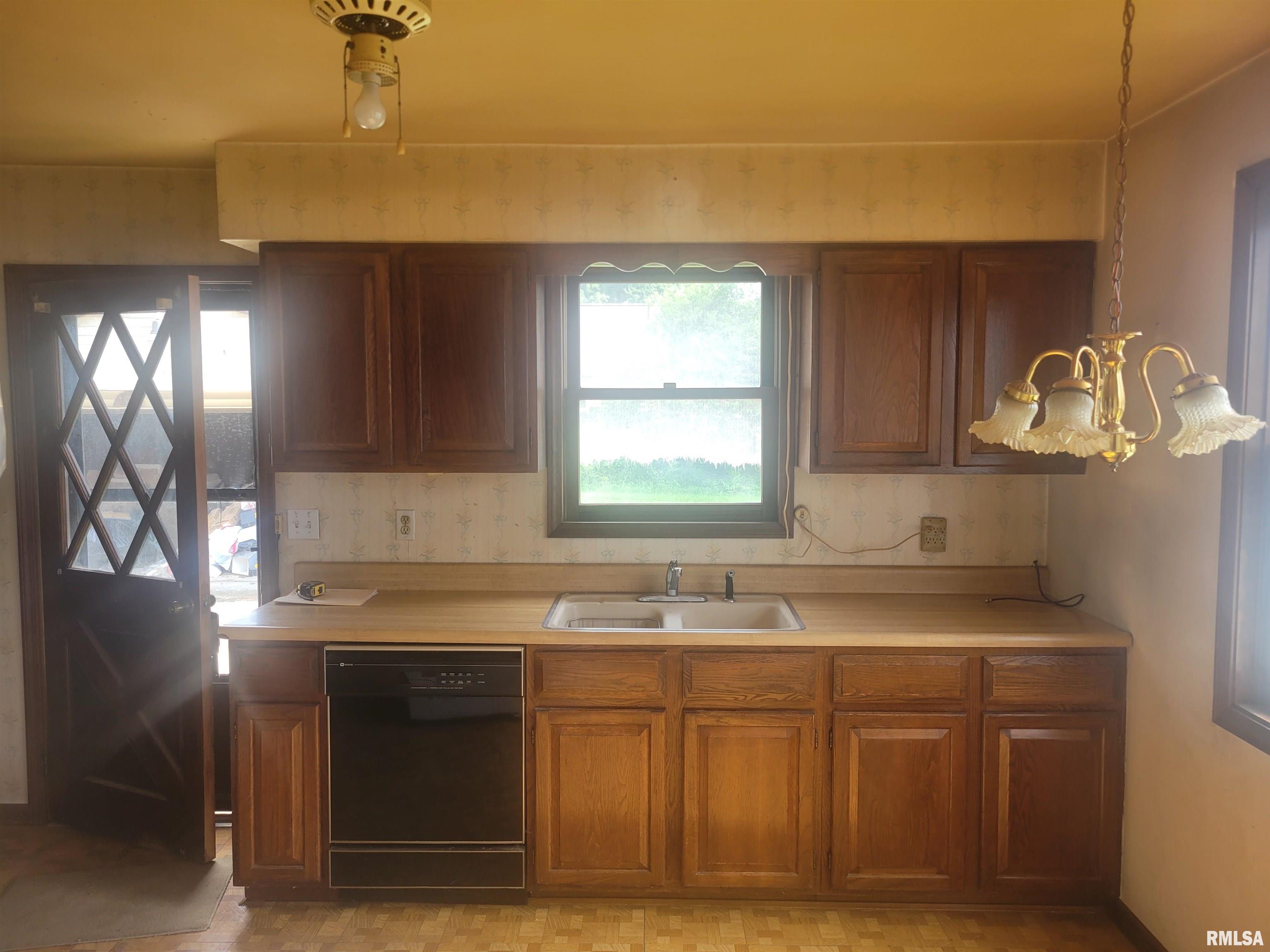 332 Herman Street Pekin, IL 61554 - Photo 8 of 17