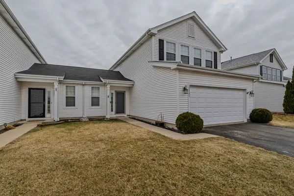 $297,000 | 32481 Bakers Drive, Unit 32481, Lakemoor, IL 60051