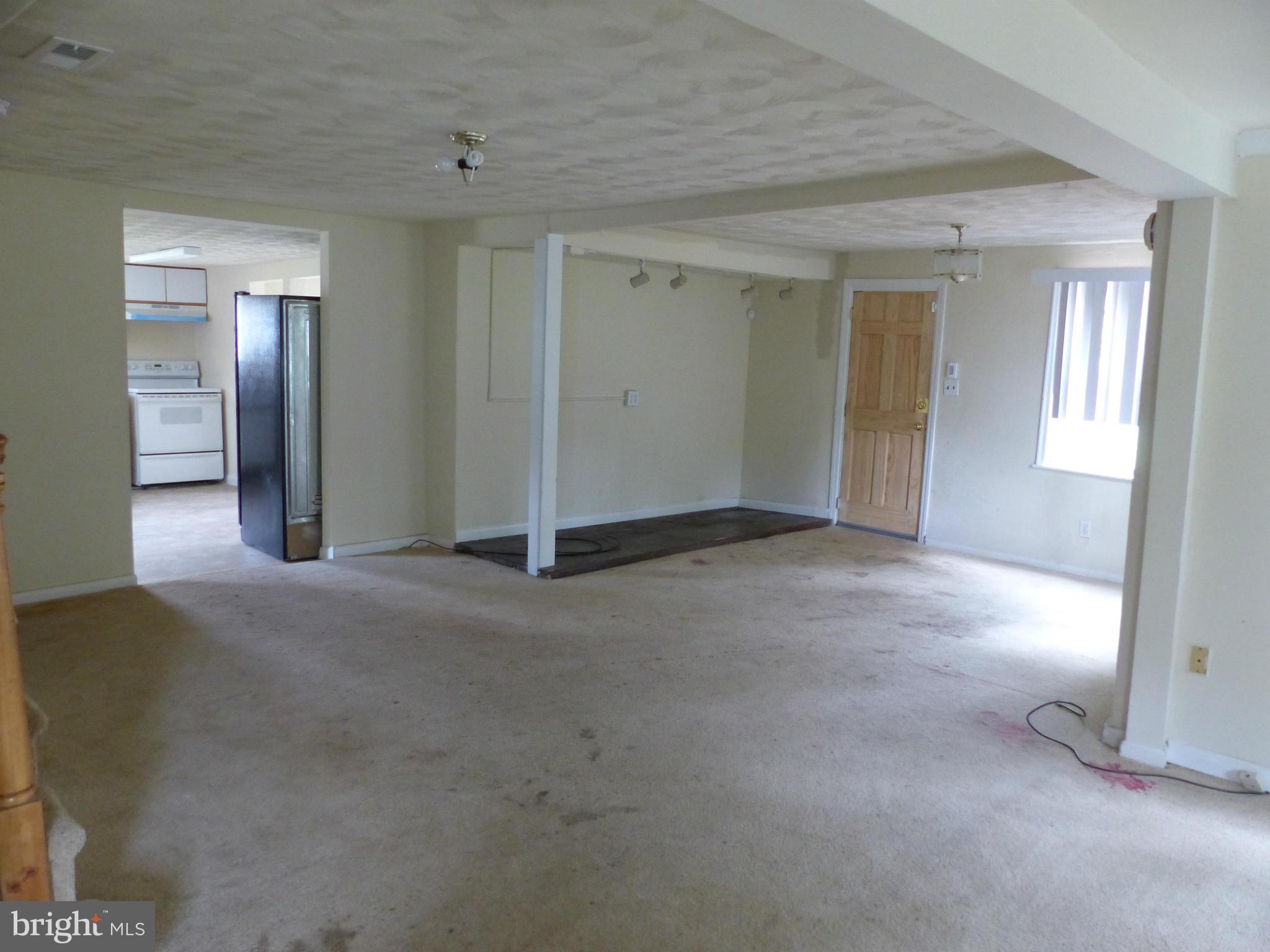 3933 Carthage Road Randallstown, MD 21133 - Photo 5 of 12 Living Room