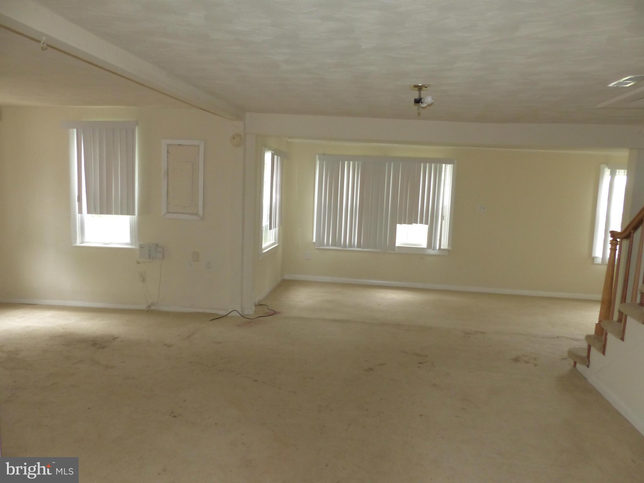 3933 Carthage Road Randallstown, MD 21133 - Photo 7 of 12 Living Room