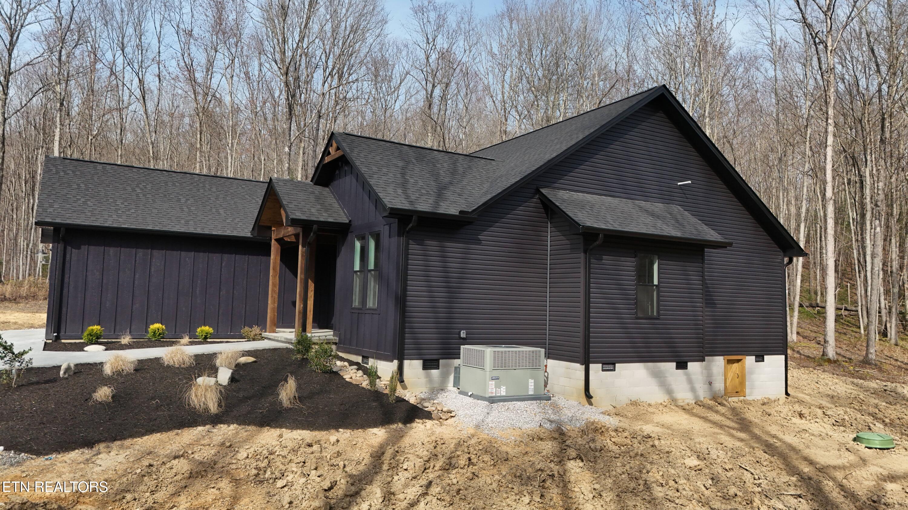 908 Evelyn Private Road Huntsville, TN 37756 - Photo 3 of 51 e