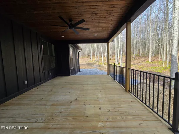 $590,000 | 908 Evelyn Private Road, Huntsville, TN 37756