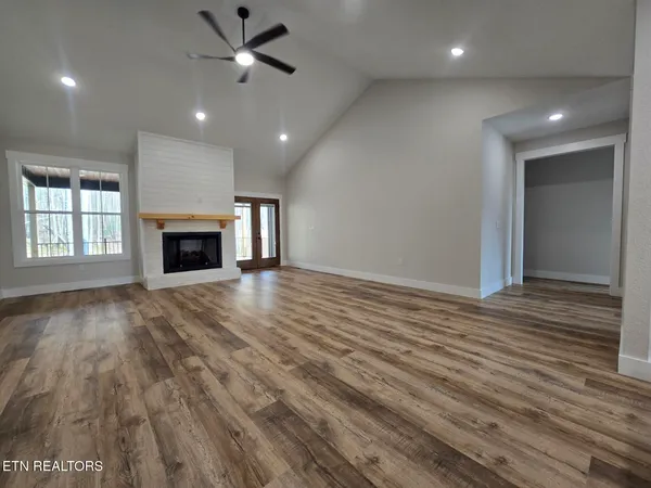 $590,000 | 908 Evelyn Private Road, Huntsville, TN 37756