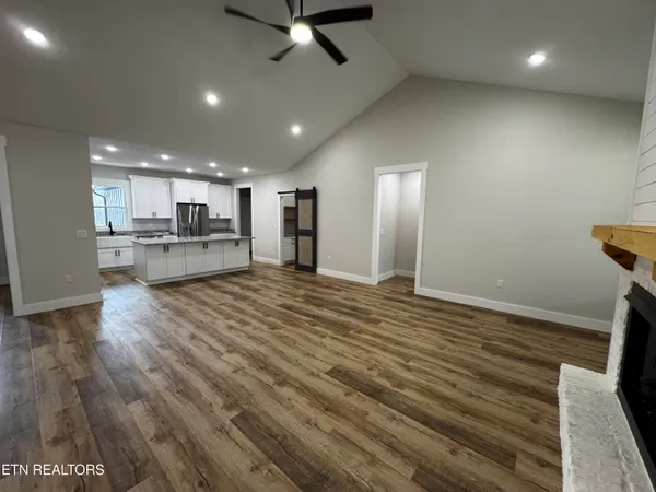 $590,000 | 908 Evelyn Private Road, Huntsville, TN 37756