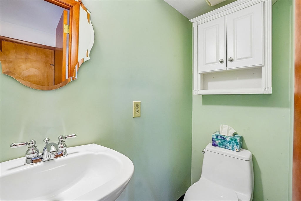 12 Puritan Road Danvers, MA 01923 - Photo 14 of 34