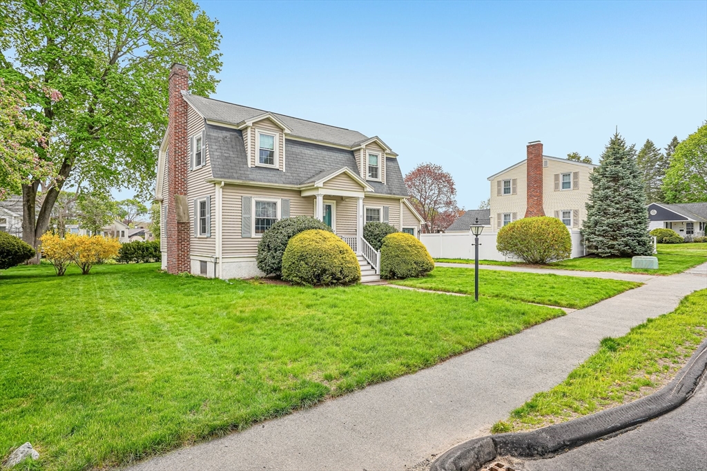 12 Puritan Road Danvers, MA 01923 - Photo 3 of 34