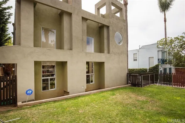 $2,695,000 | 251 East Glaucus Street, Encinitas, CA 92024