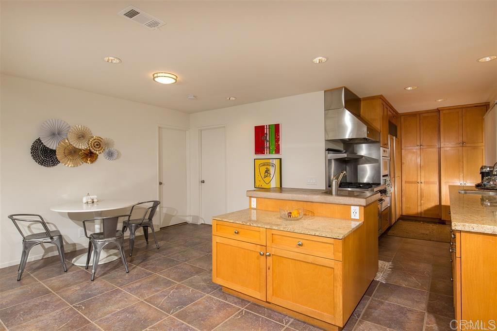 251 East Glaucus Street Encinitas, CA 92024 - Photo 8 of 28