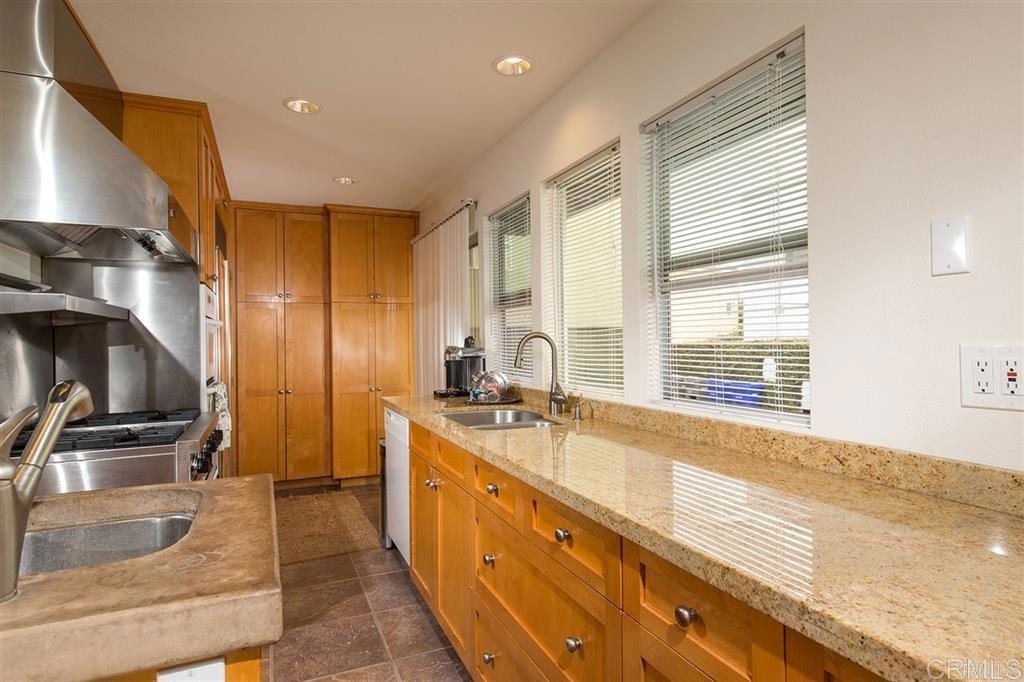 251 East Glaucus Street Encinitas, CA 92024 - Photo 9 of 28