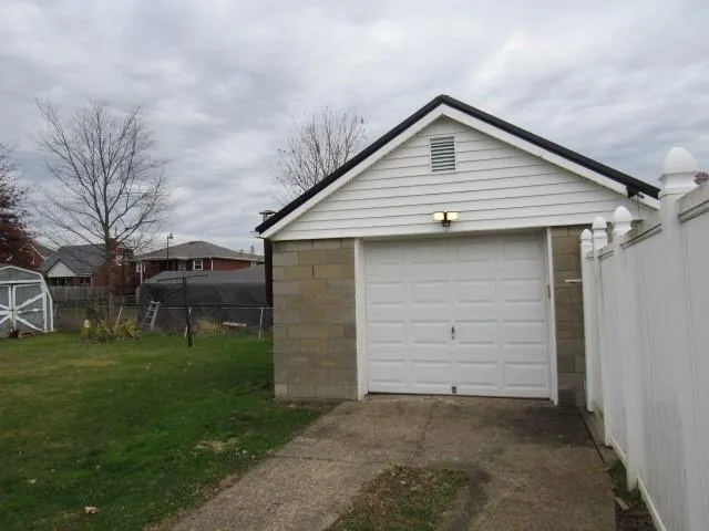 a front view of house with yard