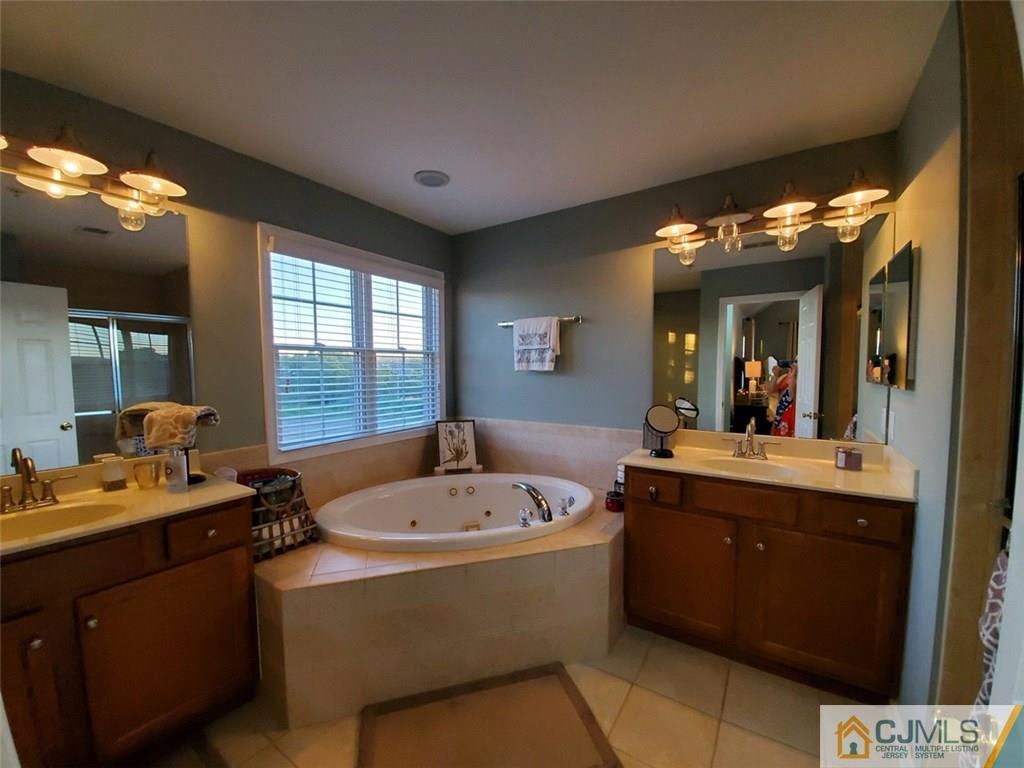 4 Raritan Reach Road, Unit 1002 South Amboy, NJ 08879 - Photo 9 of 19 a very nice looking room with a large window