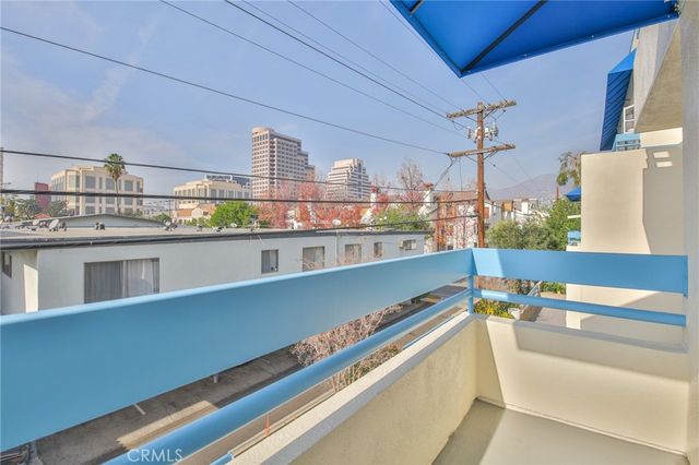 a view of entryway and hall