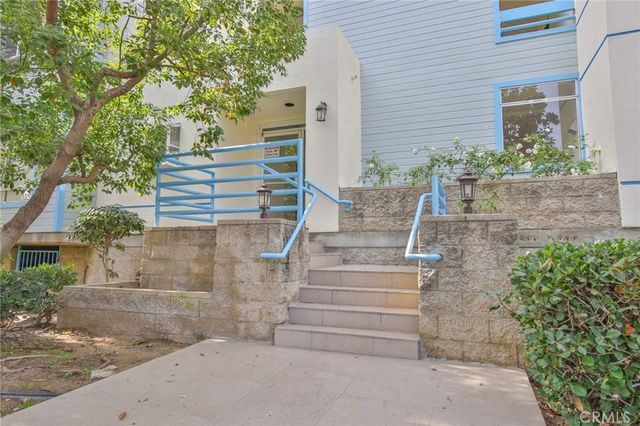 a view of a back yard of the house