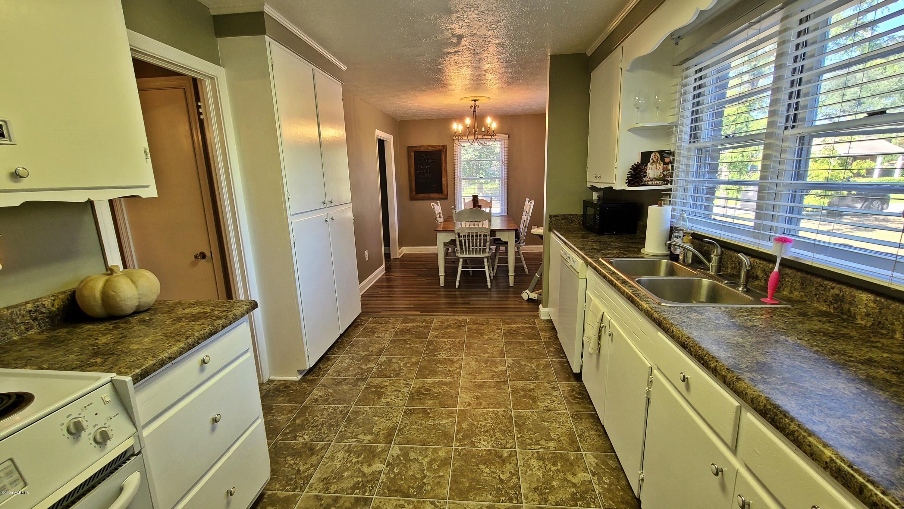 115 Newlin Street Ridgeland, SC 29936 - Photo 8 of 24 20201001_163502