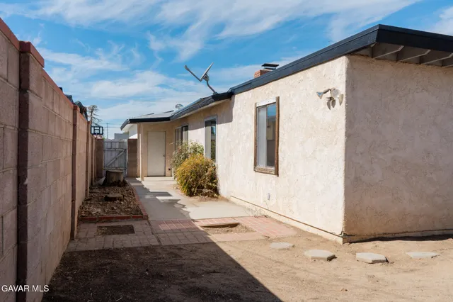 a view of a entryway of the house