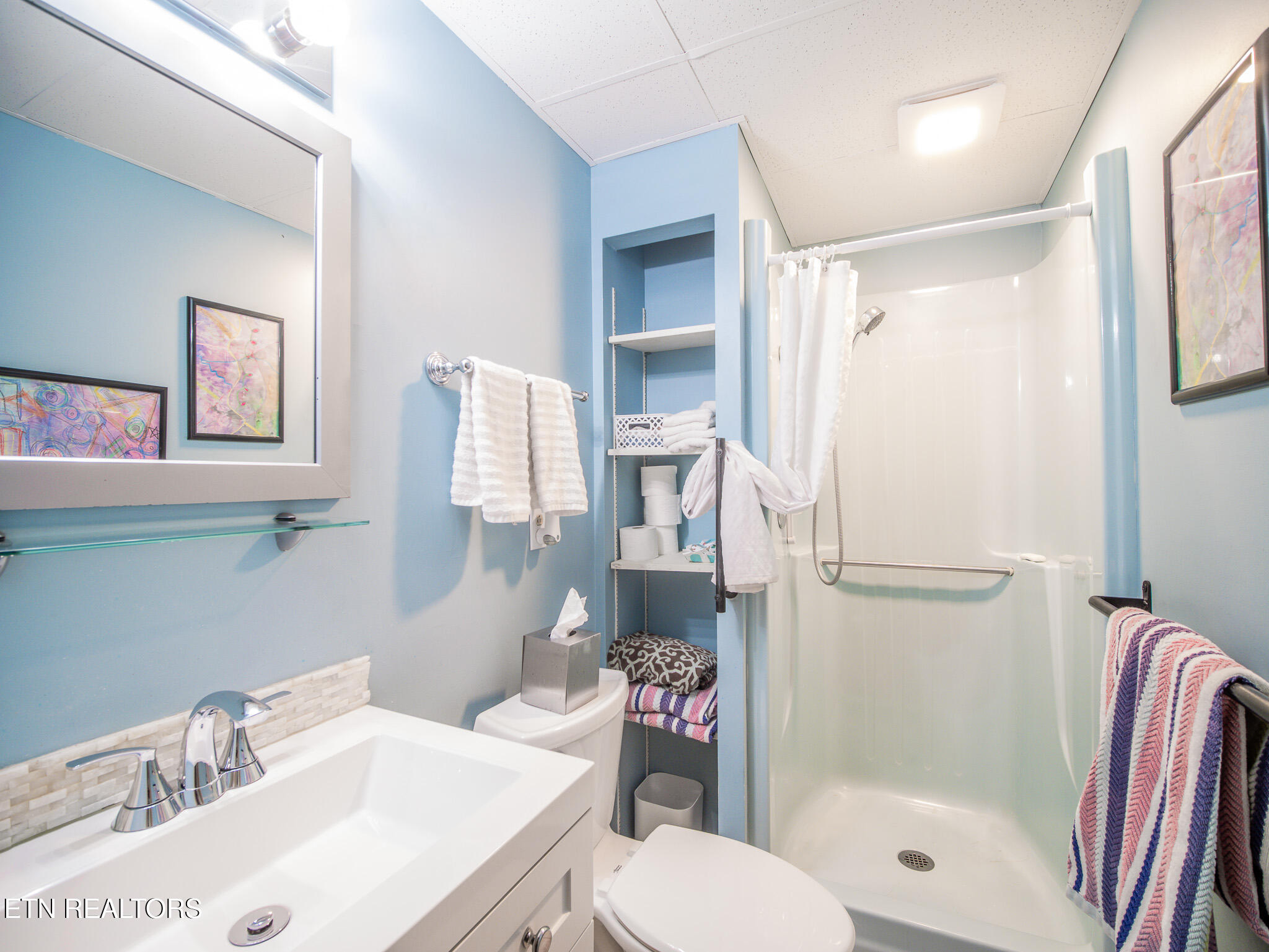 331 Louisiana Avenue Oak Ridge, TN 37830 - Photo 36 of 48 Basement Full Bathroom