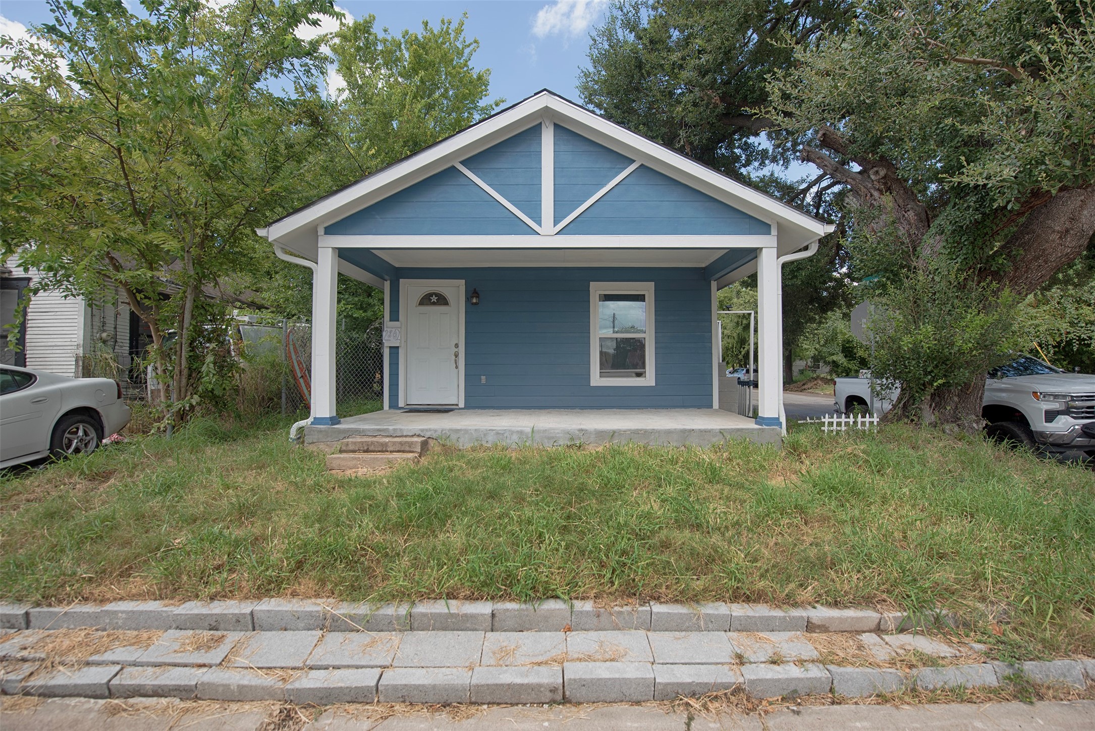 2802 Canfield