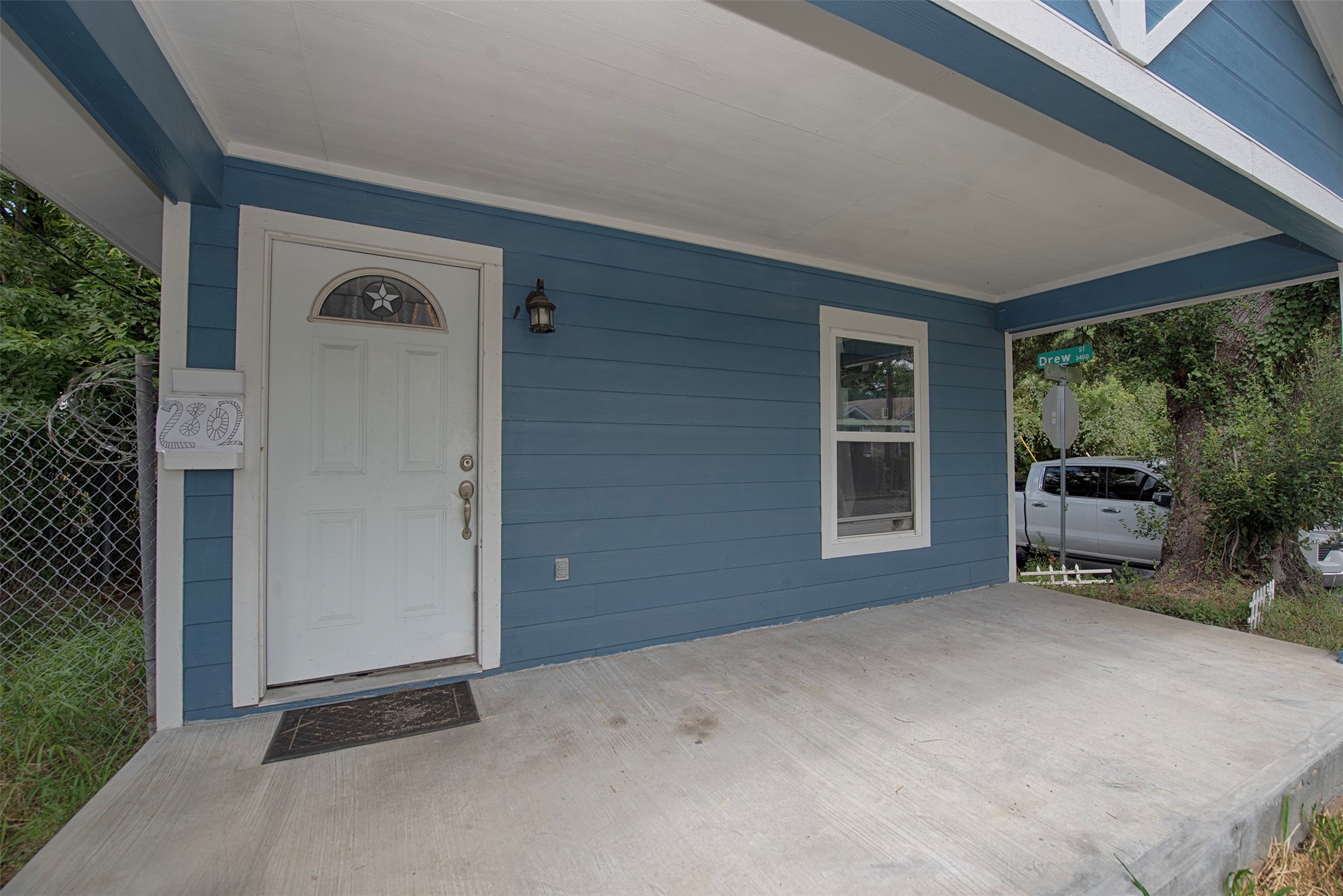 2802 Canfield Street Houston, TX 77004 - Photo 6 of 26 Front Porch