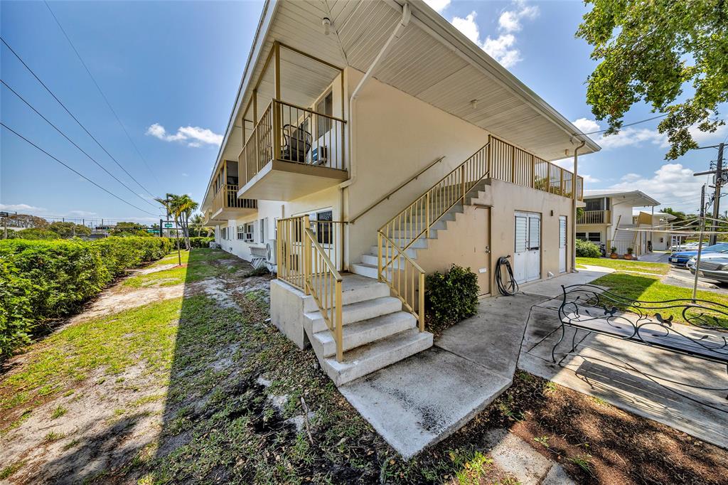 11 Southwest 4th Avenue, Unit 11 Boca Raton, FL 33432 - Photo 35 of 39 a view of a house with a yard